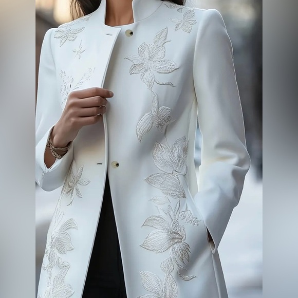 NWOT Elegant White Floral Embroidered Women's Coat Large or XXL Pockets - Picture 1 of 14